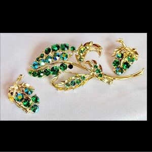 Vintage Signed Lisner Green AB Rhinestone Brooch Earring Set Gold